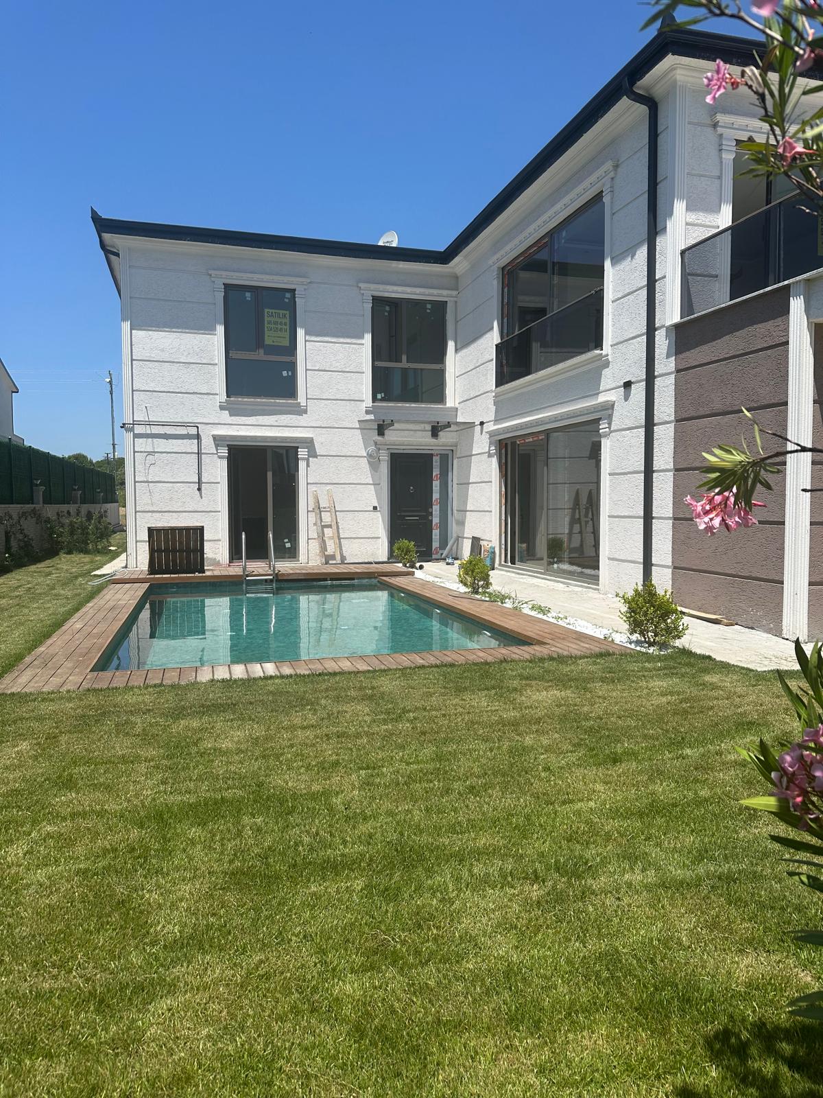 Kartepe Müstakil Havuzlu Villa